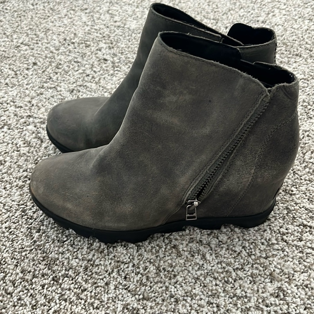Sorel wedge bootie. Grey, size 9. Good used condition